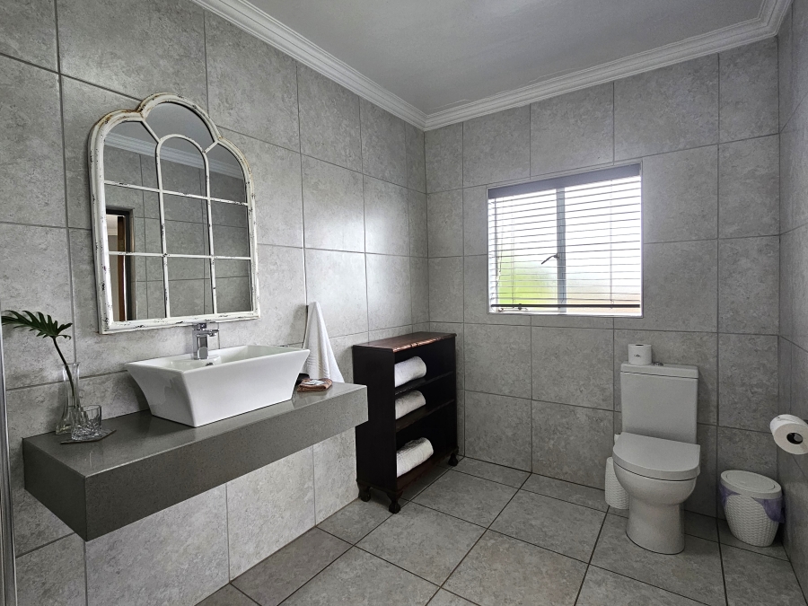 9 Bedroom Property for Sale in Wavecrest Eastern Cape